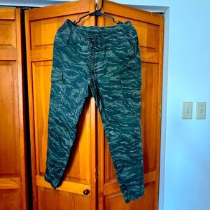 Men’s/ women’s Camo pants